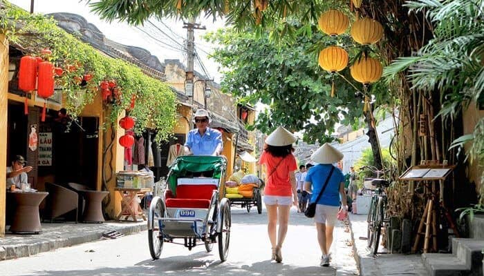 foot tour Hanoi attractions