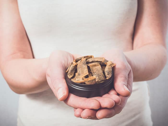Using Dip or chewing tobacco on plane